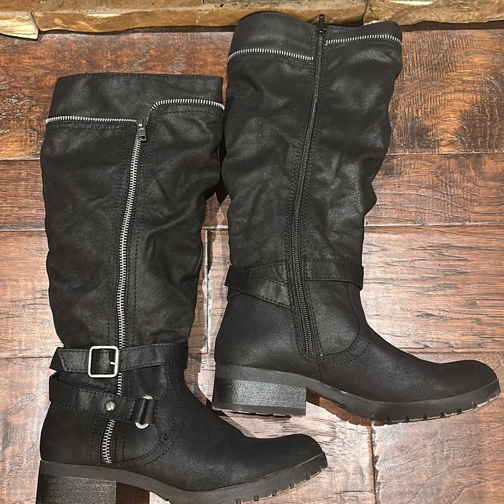 Black Zipper Detail Boot